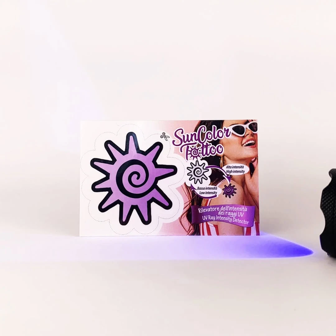 tatuaggio sole cambia colore